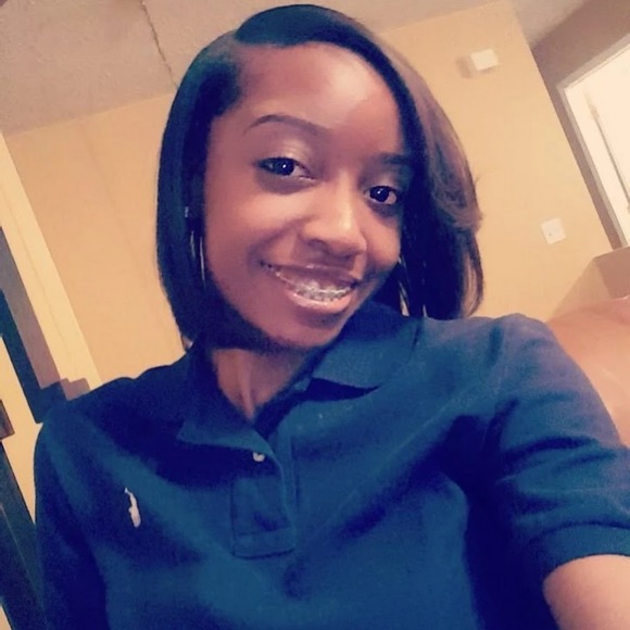 Meet your Posher, Kayla - Picture 1 of 1